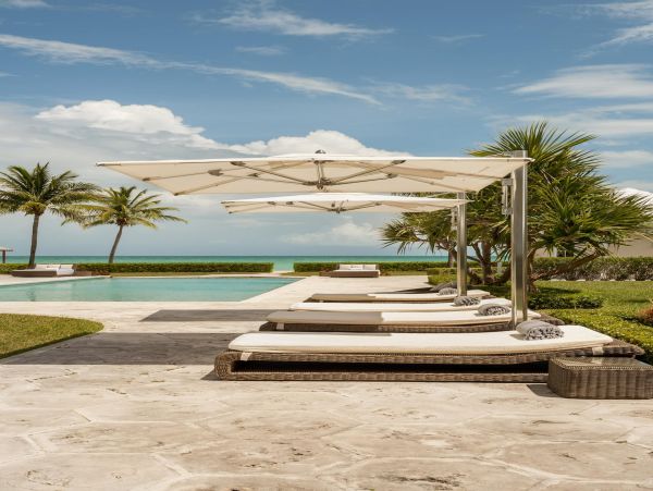 Oceanfront Luxury Vacation Pool Villa in Nassau Six Bedrooms