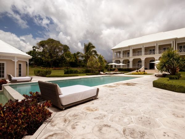Oceanfront Luxury Vacation Pool Villa in Nassau Six Bedrooms