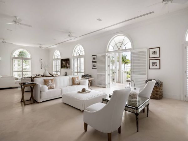 Oceanfront Luxury Vacation Pool Villa in Nassau Six Bedrooms