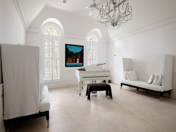 Oceanfront Luxury Vacation Pool Villa in Nassau Six Bedrooms