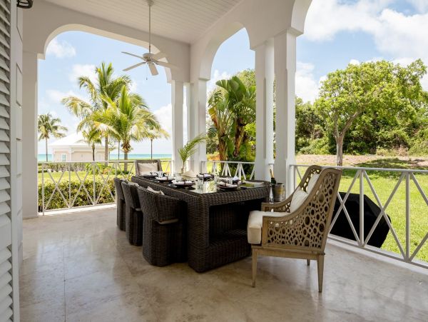 Oceanfront Luxury Vacation Pool Villa in Nassau Six Bedrooms