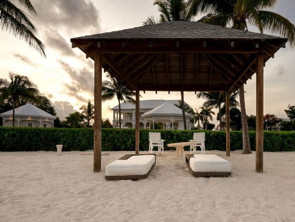 Oceanfront Luxury Vacation Pool Villa in Nassau Six Bedrooms