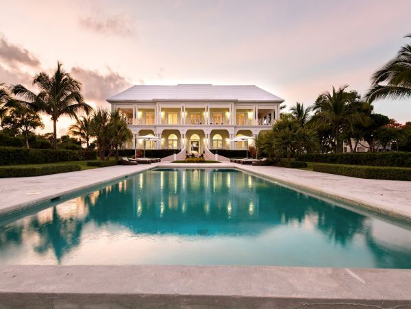 Oceanfront Luxury Vacation Pool Villa in Nassau Six Bedrooms