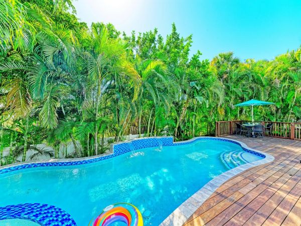 Anna Maria Island Four Bedrooms Walk to Beach Rental Home