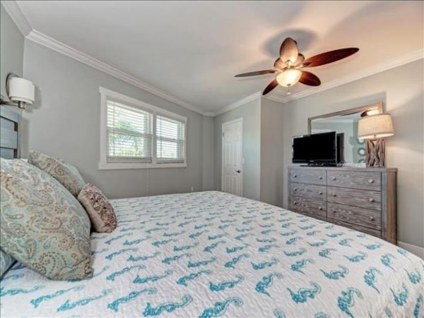 Anna Maria Island Holmes Beach Home 978263