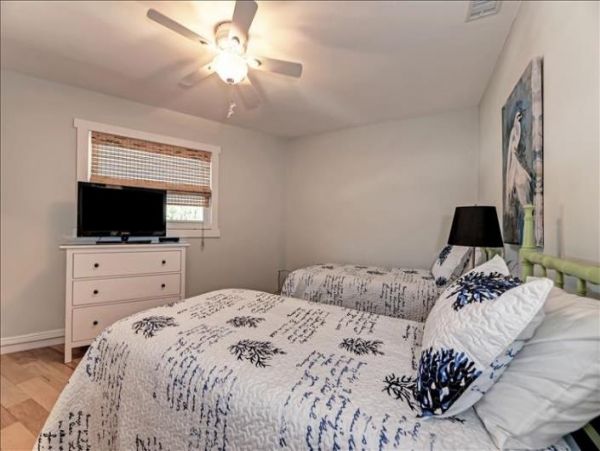 Anna Maria Island Holmes Beach Home 978263