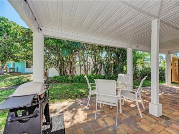 Anna Maria Island Holmes Beach Home 978263
