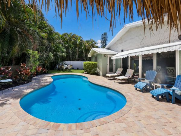 Holmes Beach Vacation Home Private Pool Short Walk to Beach