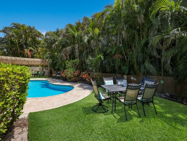 Holmes Beach Vacation Home Private Pool Short Walk to Beach