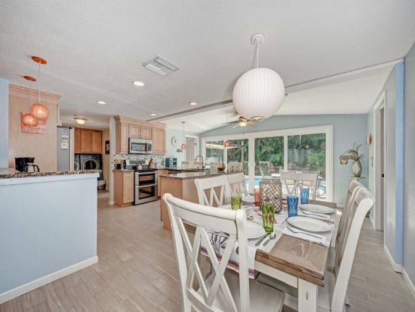 Holmes Beach Vacation Home Private Pool Short Walk to Beach
