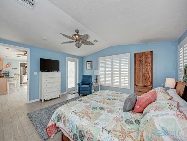 Holmes Beach Vacation Home Private Pool Short Walk to Beach