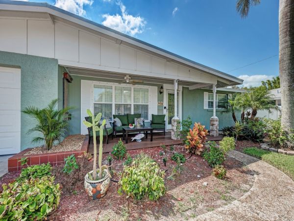 Holmes Beach Vacation Home Private Pool Short Walk to Beach