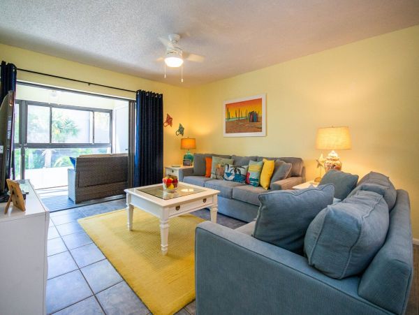 Charming 2 Bedroom Condo on Holmes Beach Sleeps 4 Guests
