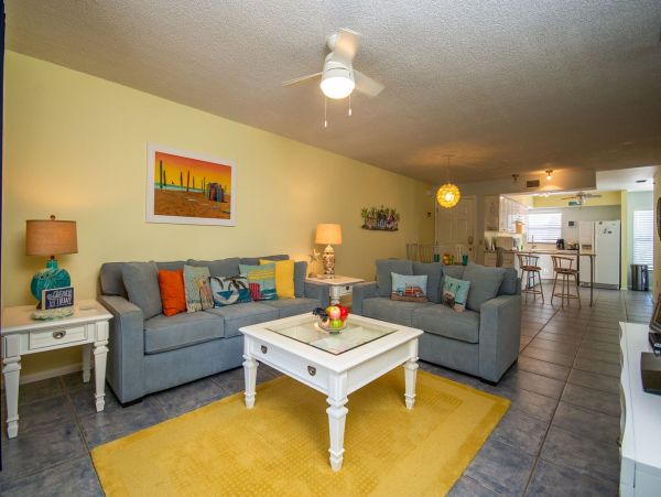 Charming 2 Bedroom Condo on Holmes Beach Sleeps 4 Guests