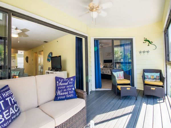 Charming 2 Bedroom Condo on Holmes Beach Sleeps 4 Guests