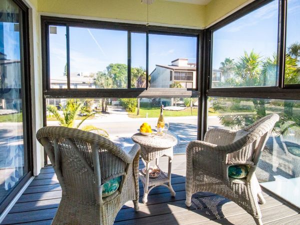 Charming 2 Bedroom Condo on Holmes Beach Sleeps 4 Guests