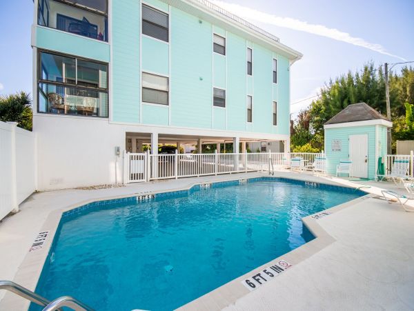 Charming 2 Bedroom Condo on Holmes Beach Sleeps 4 Guests