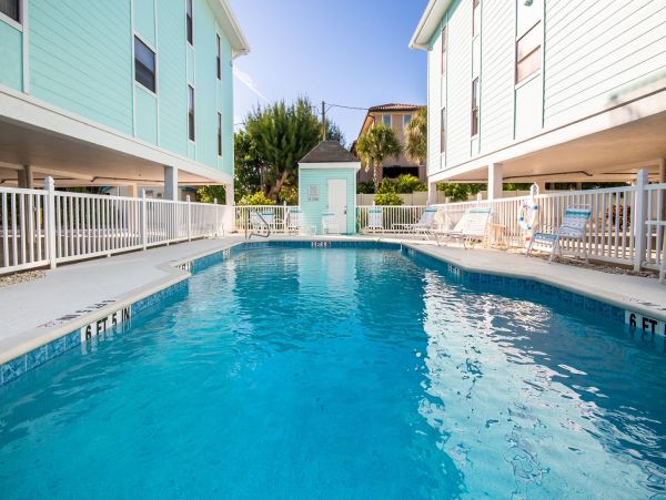 Charming 2 Bedroom Condo on Holmes Beach Sleeps 4 Guests