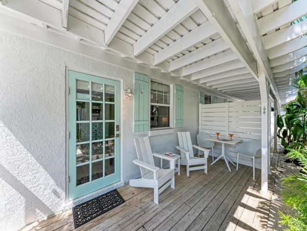 Holmes Beach Vacation Rental - Gulf Coast Cottage Steps from the Beach