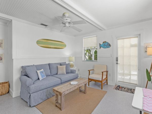 Holmes Beach Vacation Rental - Gulf Coast Cottage Steps from the Beach