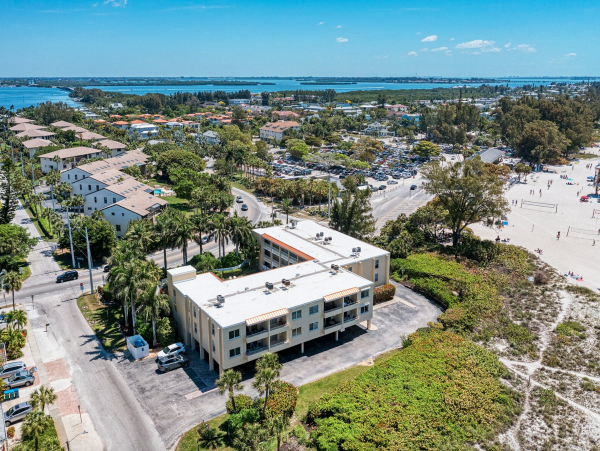Full Gulf View near Shops and restaurants and Manatee beach