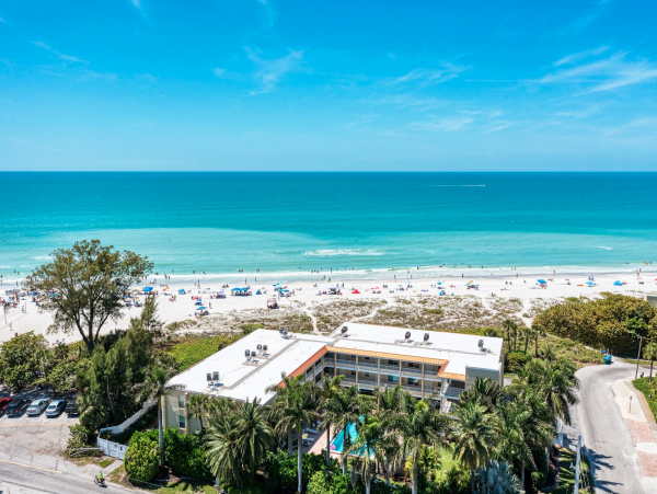Full Gulf View near Shops and restaurants and Manatee beach