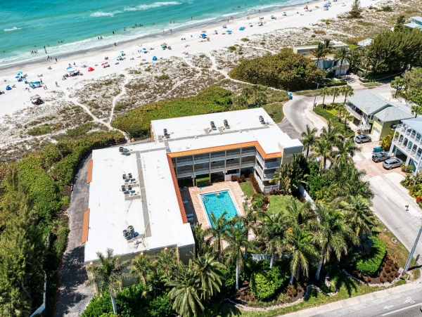 Full Gulf View near Shops and restaurants and Manatee beach