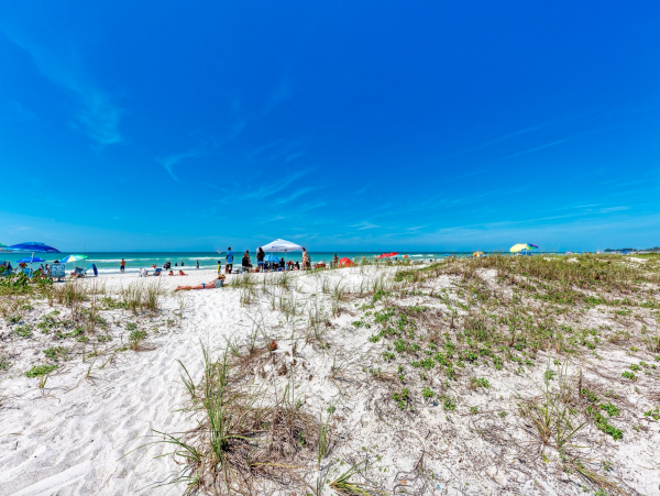 Full Gulf View near Shops and restaurants and Manatee beach