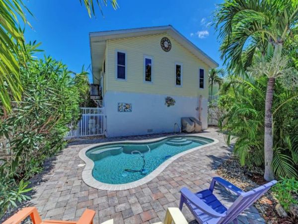 Anna Maria Two Bedroom Walk to Beach Vacation Home with Pool