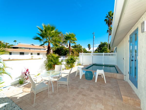 Anna Maria 2 Bedroom Vacation Home Close to the Beach & Bay