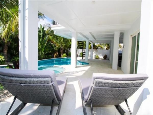 Anna Maria Island Holmes Beach Home 978280