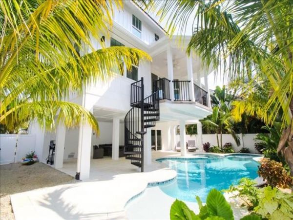 Anna Maria Island Holmes Beach Home 978280
