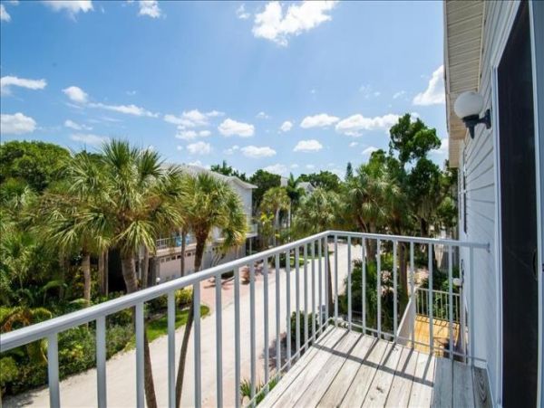 Short Walk to Beach Holmes Beach Vacation Pool Town Home