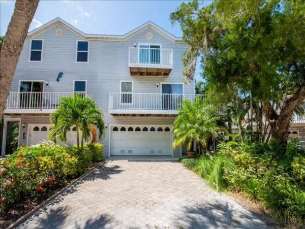 Short Walk to Beach Holmes Beach Vacation Pool Town Home