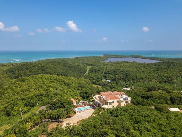 Five Bedroom Ocean View Vacation Home in Puerto Rico