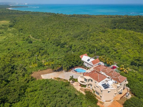 Five Bedroom Ocean View Vacation Home in Puerto Rico
