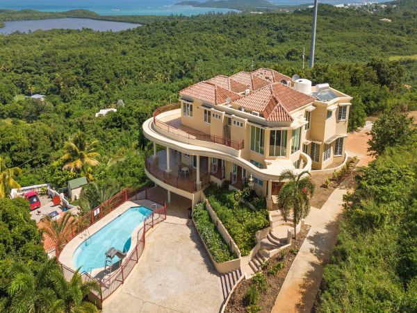 Five Bedroom Ocean View Vacation Home in Puerto Rico