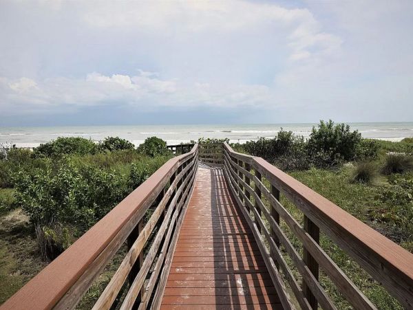 Sanibel Vacation Condo with Pool and Boat Dock