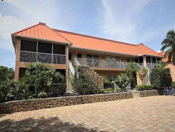 Sanibel Vacation Condo with Pool and Boat Dock