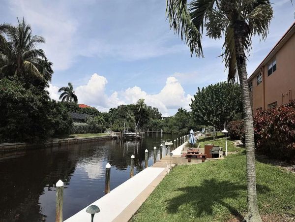 Sanibel Vacation Condo with Pool and Boat Dock