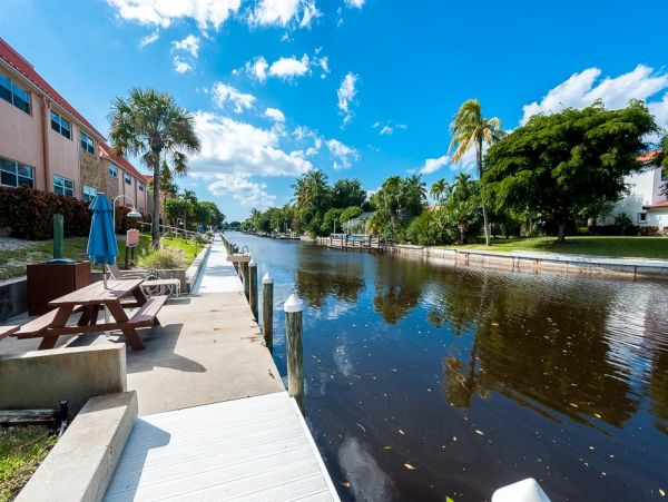 Sanibel Vacation Condo with Pool and Boat Dock