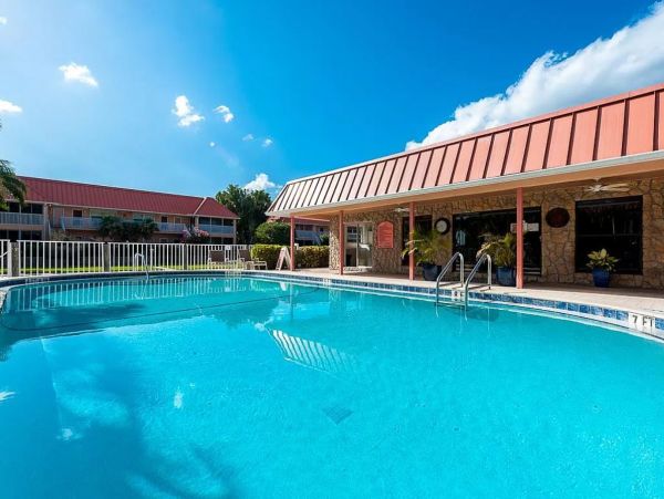Sanibel Vacation Condo with Pool and Boat Dock