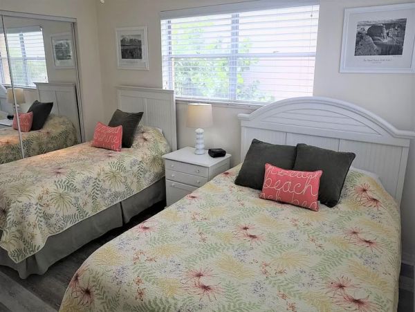 Sanibel Vacation Condo with Pool and Boat Dock