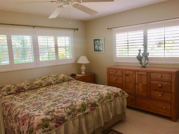 Sanibel 2 Bedroom 2 Bath Condo Steps To Beach