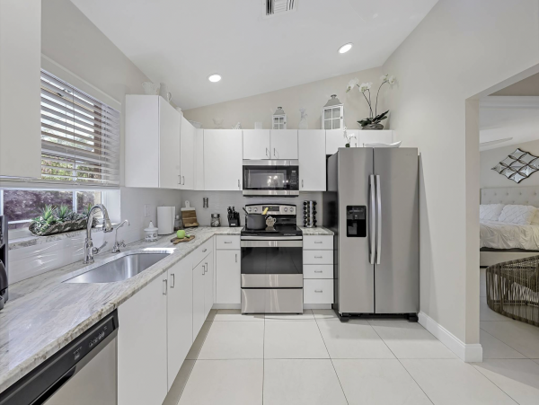 Marco Island Vacation Home Two Bedrooms with Caged Pool