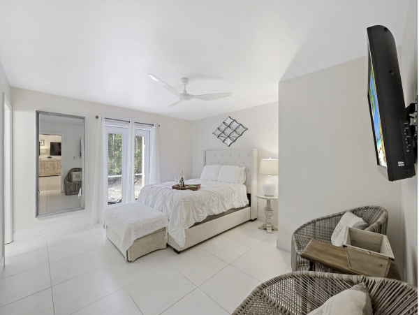 Marco Island Vacation Home Two Bedrooms with Caged Pool