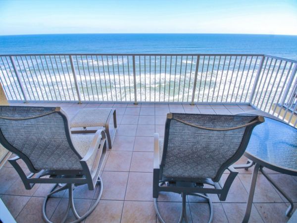New Smyrna Beach Vacation Condo Located on Beach Sleeps Six