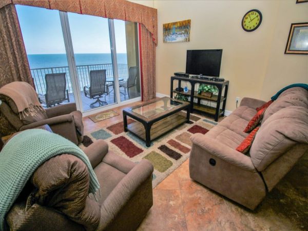 New Smyrna Beach Vacation Condo Located on Beach Sleeps Six