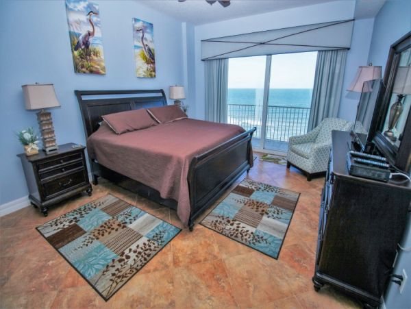 New Smyrna Beach Vacation Condo Located on Beach Sleeps Six
