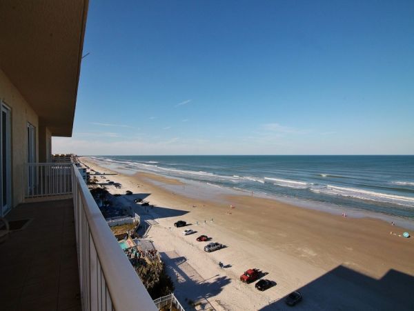 New Smyrna Beach Vacation Condo Located on Beach Sleeps Six